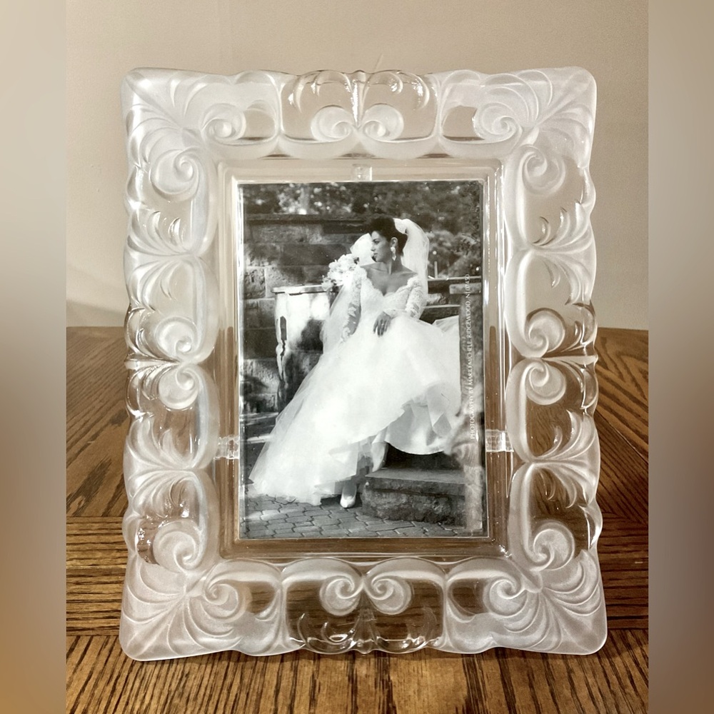 Beautiful FRAME Crystal Scroll pattern in box